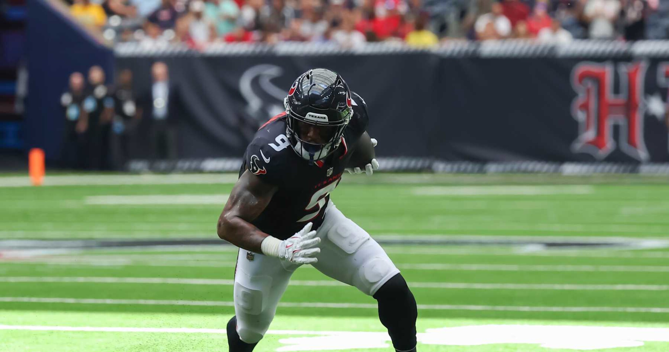 Texans’ Brevin Jordan Posts on Playing Game with Torn ACL: ‘We Modern Day Gladiators’