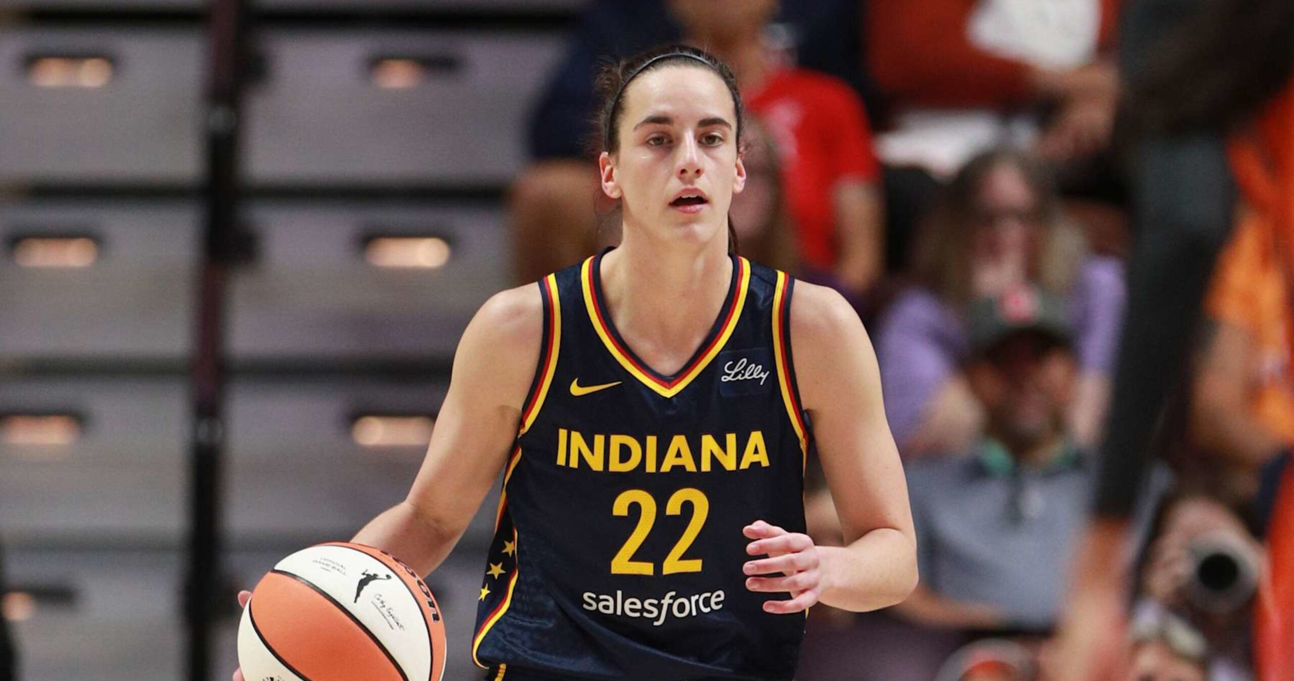 Caitlin Clark’s WNBA Playoff Debut Disappoints Fans as Fever Lose Game 1 to Sun