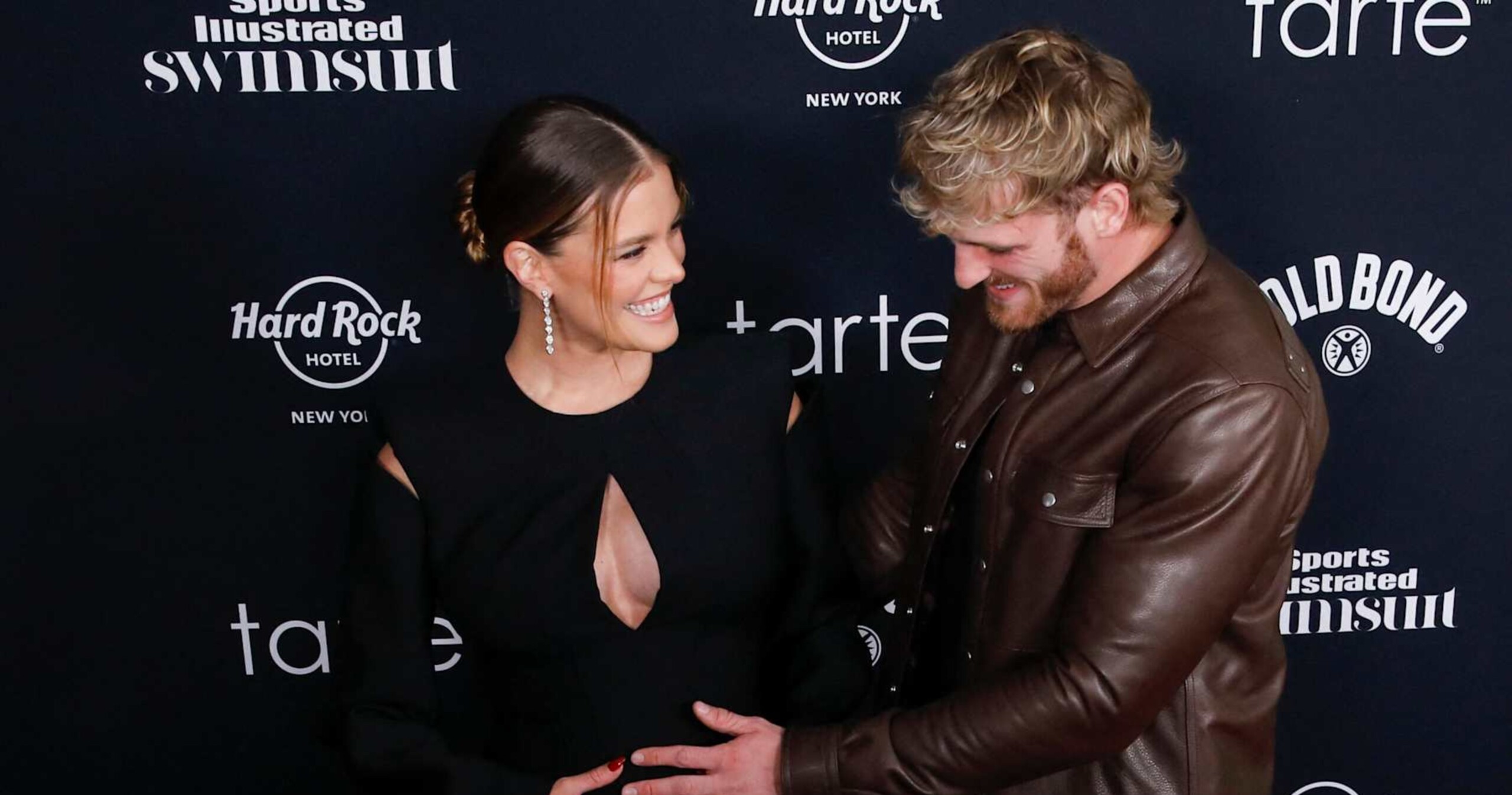 Photo: WWE’s Logan Paul, Nina Agdal Announce Birth of Their 1st Child Esmé Agdal