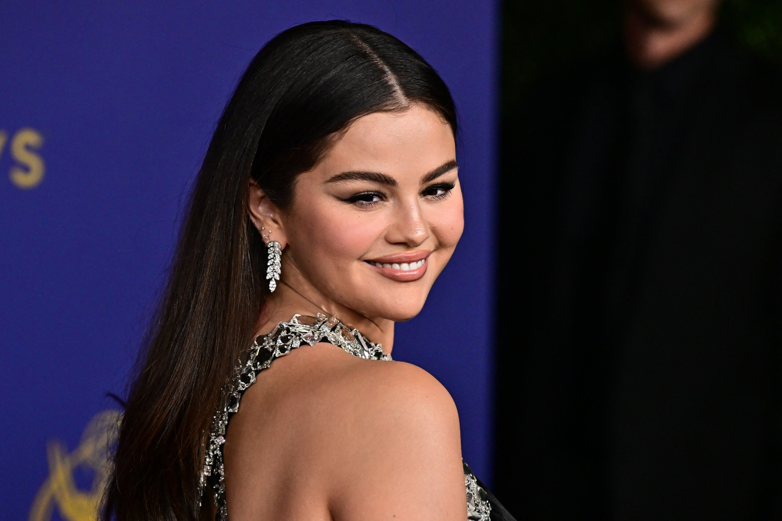 Selena Gomez’s ‘Apple Cider Nails’ Are the Fall Manicure Trend You Need To Try