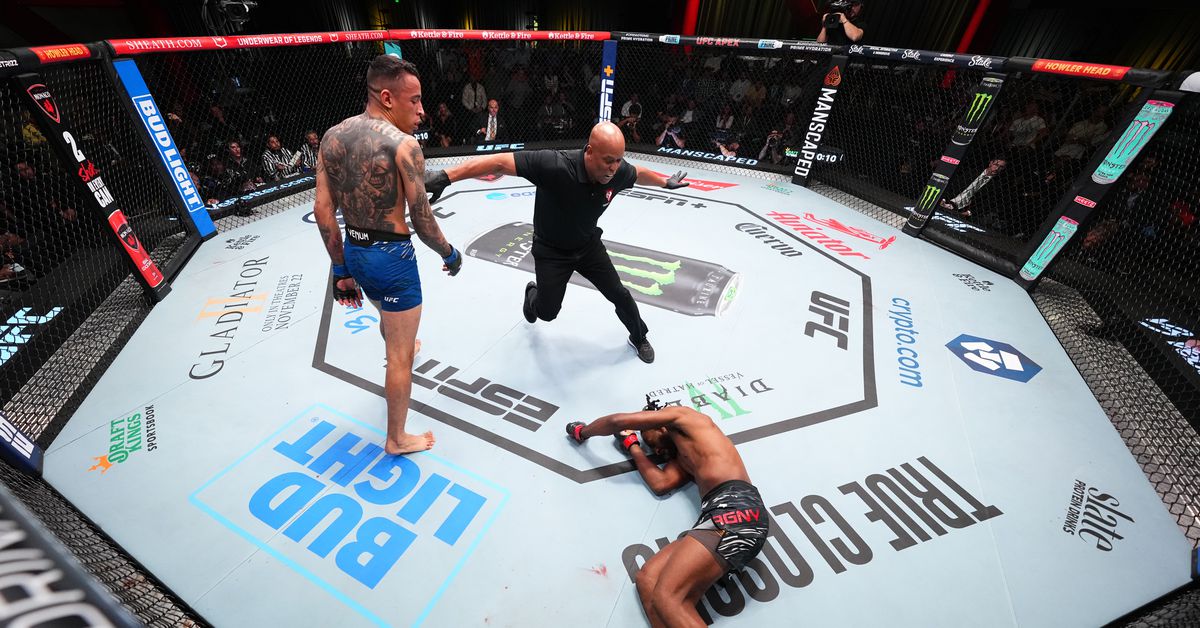 Carlos Prates faceplants Neil Mangy with brutal one-punch knockout in UFC Vegas 100 main event